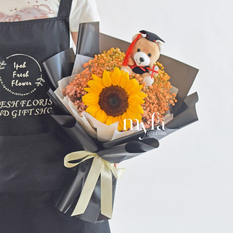 Akira| Graduation Bouquet| Graduation Gift Delivery