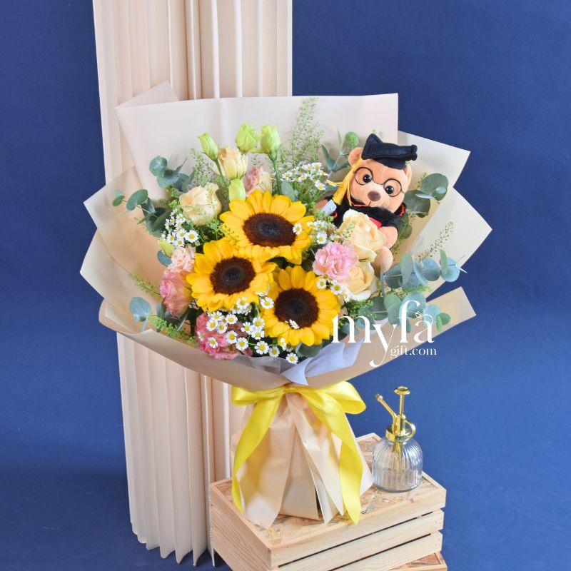 Kingsley| Graduation Bouquet| Graduation Gift Delivery