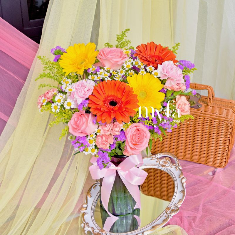 Sheila Vase Arrangement| Fresh Flower In A Vase| Same Day Delivery