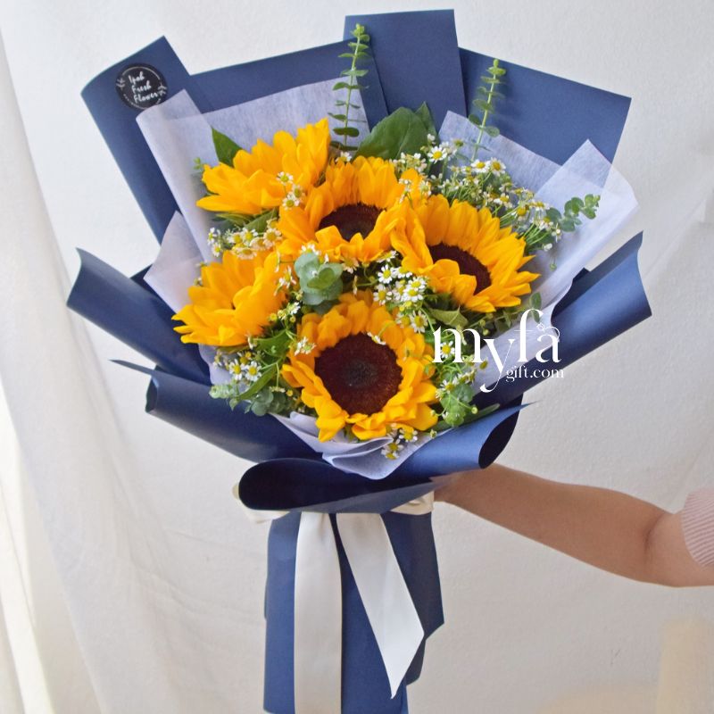 Summer| Graduation Bouquet| Graduation Gift Delivery