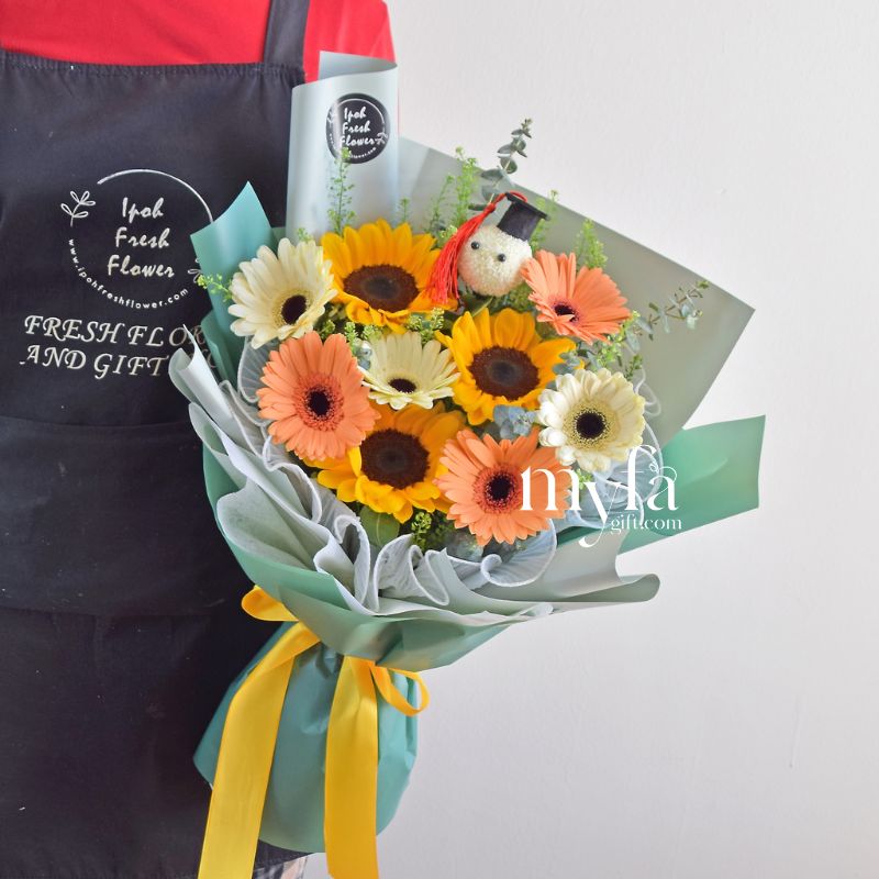 Visionary| Graduation Bouquet| Graduation Gift Delivery