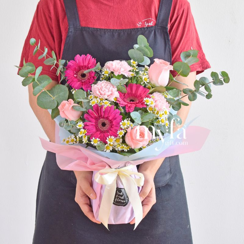 Erastus Vase Arrangement| Fresh Flower In A Vase| Same Day Delivery