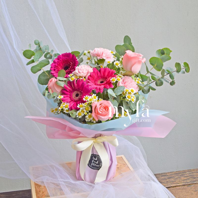 Erastus Vase Arrangement| Fresh Flower In A Vase| Same Day Delivery