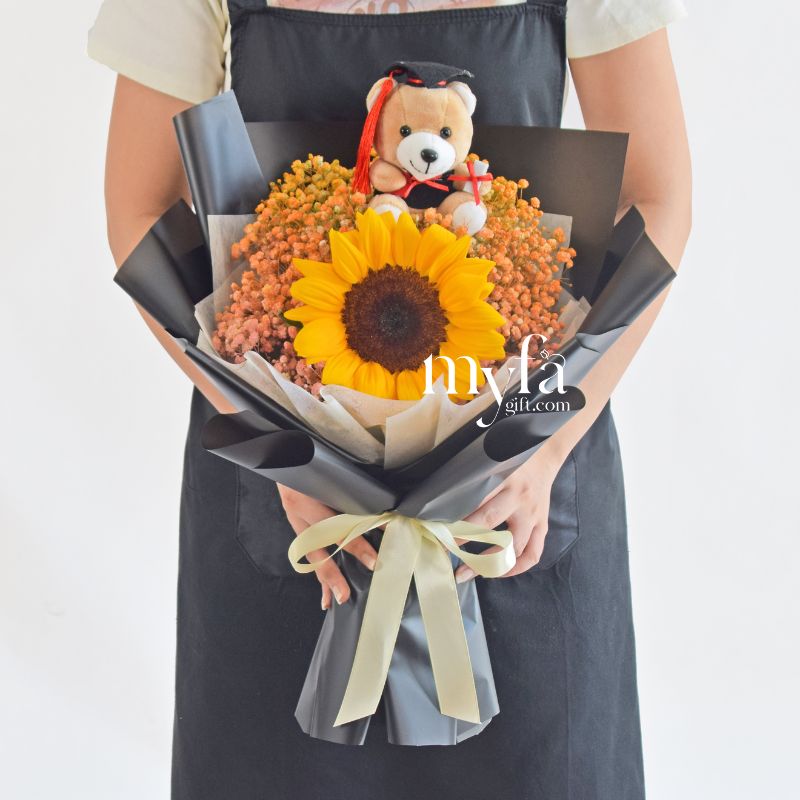 Akira| Graduation Bouquet| Graduation Gift Delivery