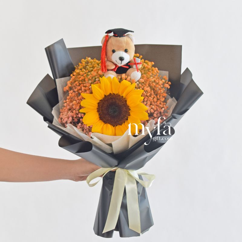 Akira| Graduation Bouquet| Graduation Gift Delivery
