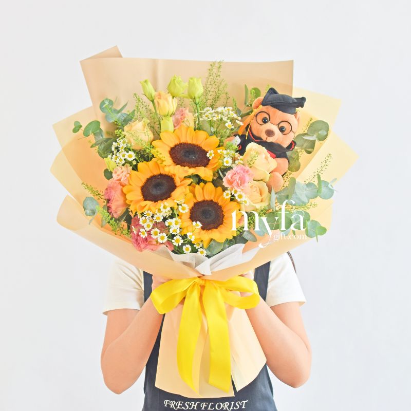 Kingsley| Graduation Bouquet| Graduation Gift Delivery