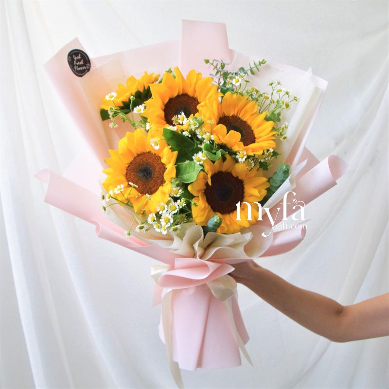 Summer| Graduation Bouquet| Graduation Gift Delivery